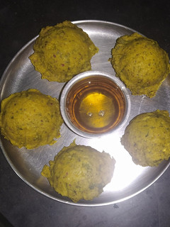 பருப்பு கொழுக்கட்டை (Paruppu kolukattai recipe in tamil) செய்முறை முக்கிய புகைப்படம்