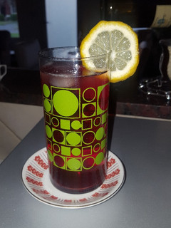 Una foto de Refresco súper proteico. (Frutilla y limón) de gelatina frutal