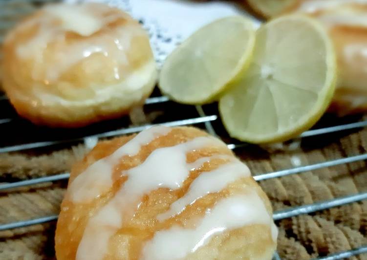 Beignet (Donat Pipih Glasur Lemon)