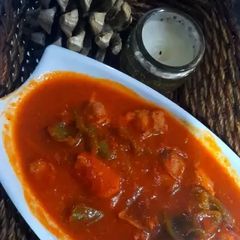 A picture of Fried rice with chicken jalfrezi.