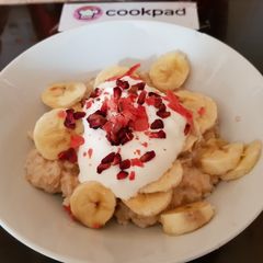 A picture of My healthy Porridge with fruit. 😘.