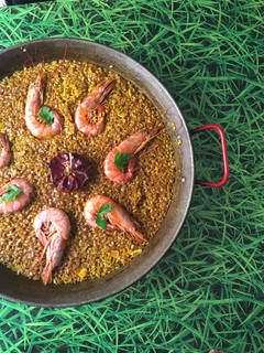 Una foto de Paella finita de gambón