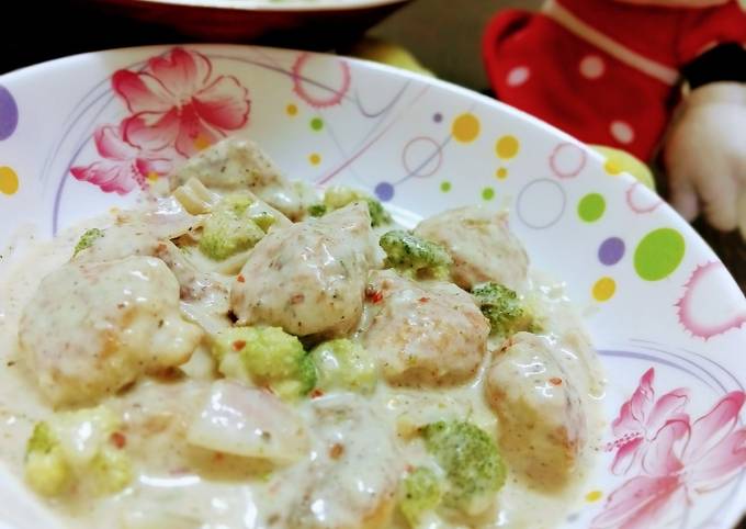 Prawn Balls in White Sauce