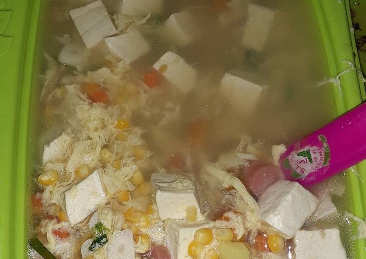 Langkah Mudah untuk Menyiapkan Corn egg sosis drop soup, Sempurna