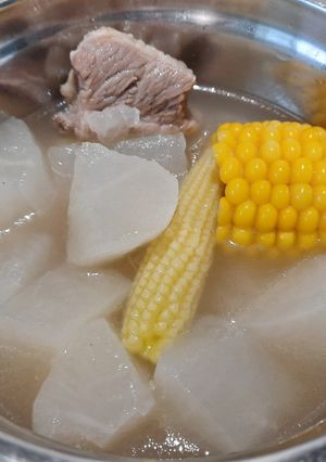 排骨蘿蔔玉米湯＆蘿蔔皮做泡菜 的食譜成品照片