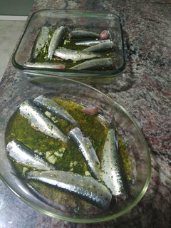Una foto de Sardinas al horno con ajo y perejil
