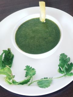 आम पुदीना की चटनी (aam pudina ki chutney recipe in Hindi) रेसिपी मुख्य फोटो