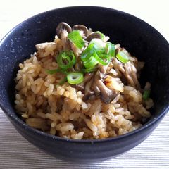 A picture of Asian Mushroom Takikomi Gohan.