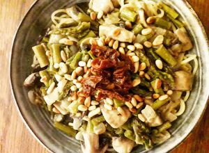 Foto di PASTA CON ASPARAGI E FUNGHI – VEGAN