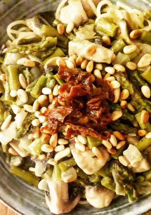 Foto di PASTA CON ASPARAGI E FUNGHI – VEGAN