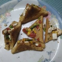 A picture of पुफ पैनर पिज्जा सैंडविच.