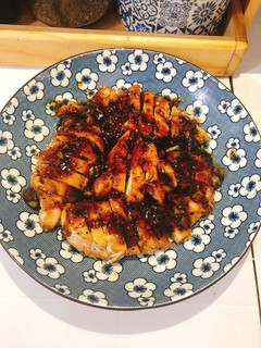 A picture of Chicken Breast with Black Pepper Sauce.