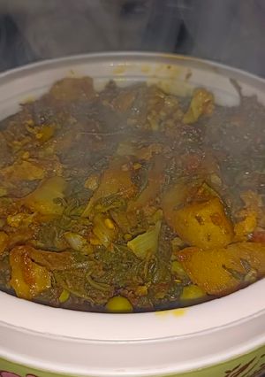 A picture of आलू गोभी पालक की चटपटी सब्जी.