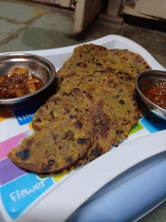 થેપલા (Thepla Recipe In Gujarati) રેસીપી મુખ્ય ફોટો