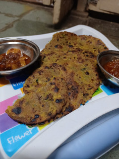 થેપલા (Thepla Recipe In Gujarati) રેસીપી મુખ્ય ફોટો