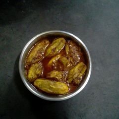 A picture of Chicken stuffed pointed gourd curry.