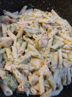Csirkés-brokkolis penne tészta recept fotója