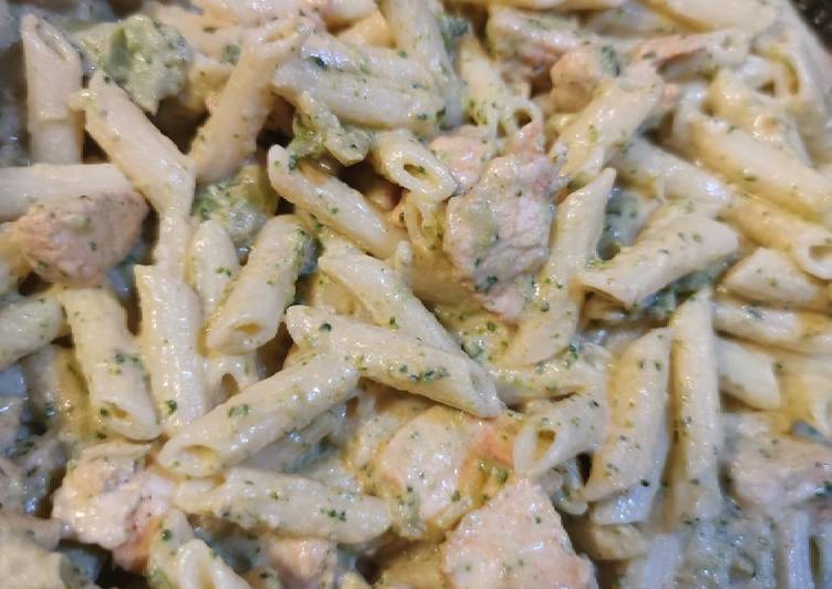 Csirkés-brokkolis penne tészta