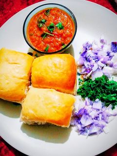A picture of Pav bhaji.