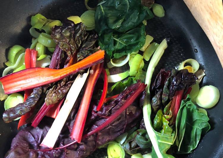 Steps to Prepare Speedy Shakshuka: Eggs and greens - vegetarian