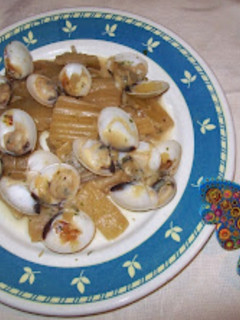 Una foto de Cardo con almejas