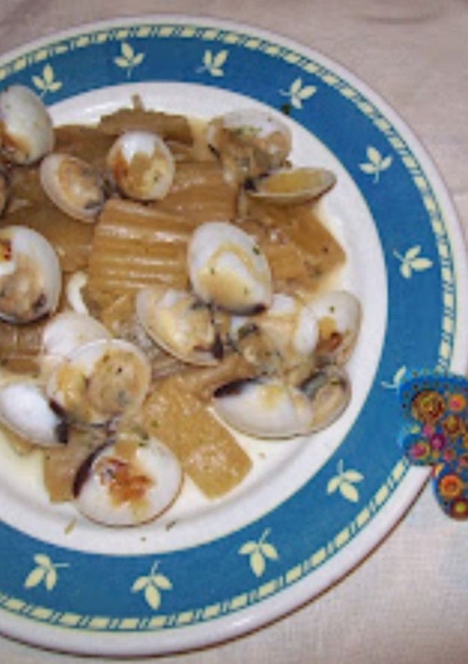 Una foto de Cardo con almejas