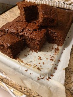Una foto de Bizcocho de chocolate con zanahoria y nueces troceadas