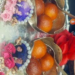 A picture of Gulab Jamun.