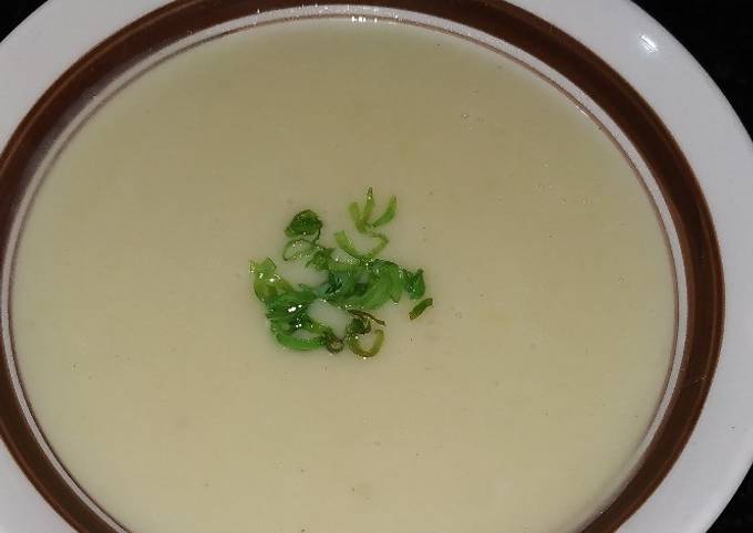 Sopa crema de cebolla, puerro y papas o vichyssoise ?? Receta de Lita  Cufre- Cookpad