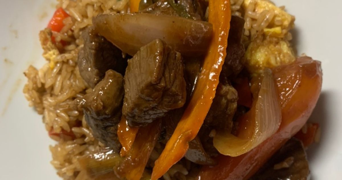 Arroz chaufa con lomo saltado