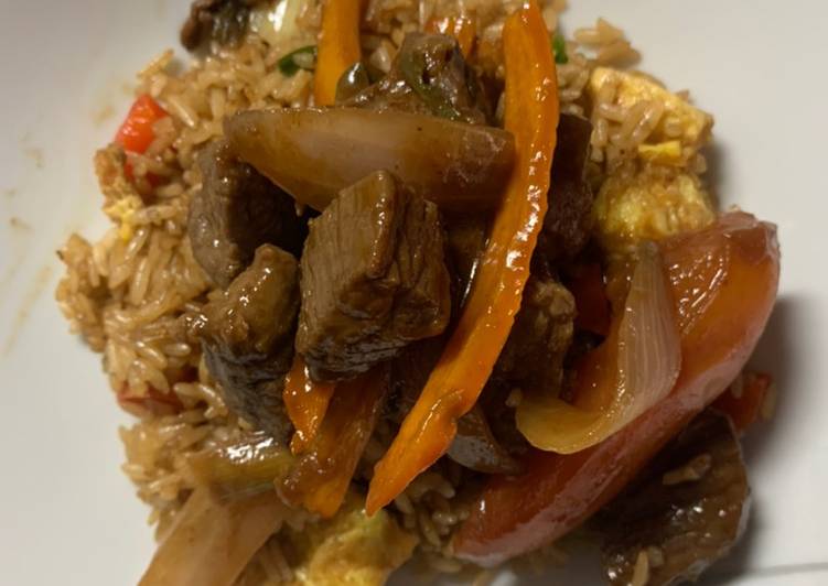 Arroz chaufa con lomo saltado