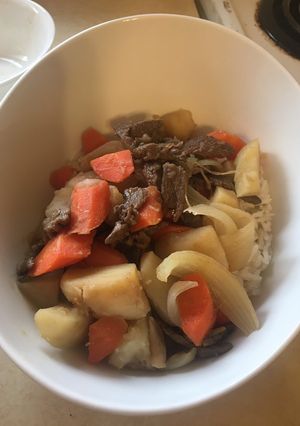 Hình của món Thịt bò kho khoai tây cà rốt.