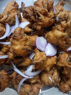 வெங்காய போண்டா(onion bonda recipe in tamil) செய்முறை முக்கிய புகைப்படம்