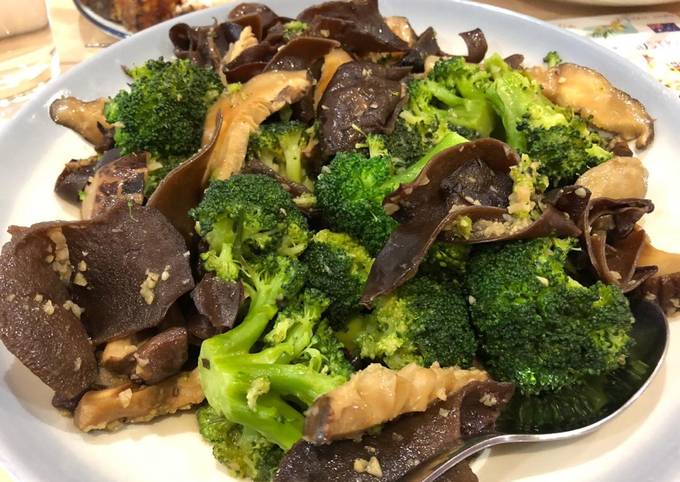 Cara membuat Tumis Brokoli 3 Jamur untuk Imlek Cara membuat Tumis Brokoli 3 Jamur untuk Imlek