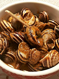 Una foto de Caracoles en salsa Urrutia