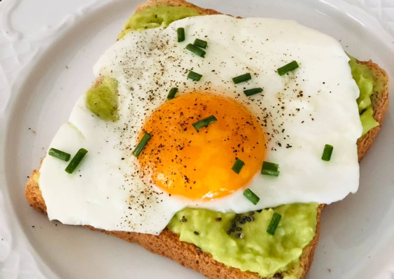 Tostada de aguacate y huevo