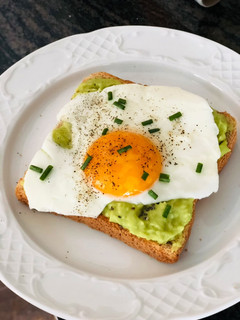 Foto principal de Tostada de aguacate y huevo