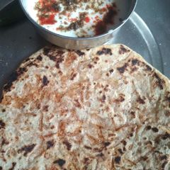 A picture of Mooli paratha.