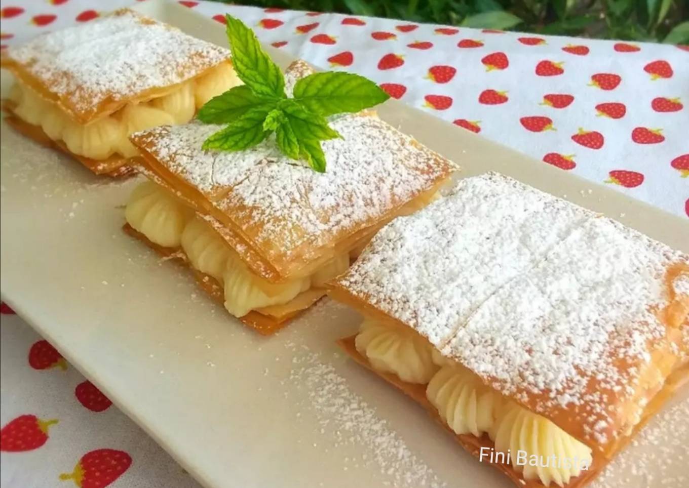 Postre crujiente de crema pastelera