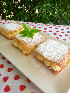 Una foto de Postre crujiente de crema pastelera