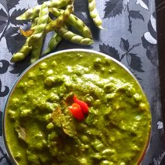 A picture of Tuver beans in Hydrabadi gravy.