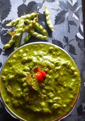 A picture of Tuver beans in Hydrabadi gravy.