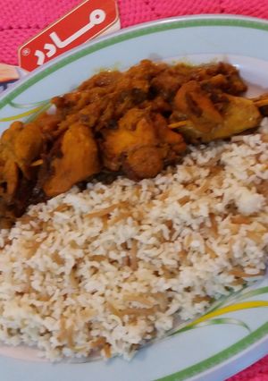 عکسی از دستور خوراک مرغ آبپز و میوه خشک با رشته پلو