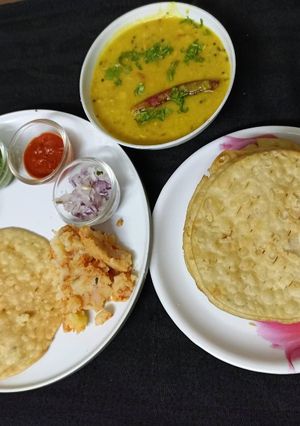 દાળ પકવાન (Dal Pakwan Recipe In Gujarati) રેસીપી મુખ્ય ફોટો
