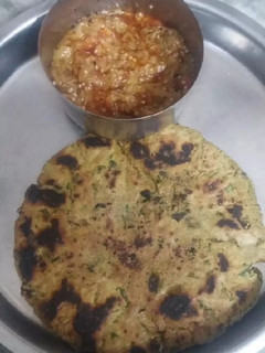 મેથી ના ઢેબરા (Methi Dhebra Recipe In Gujarati) રેસીપી મુખ્ય ફોટો