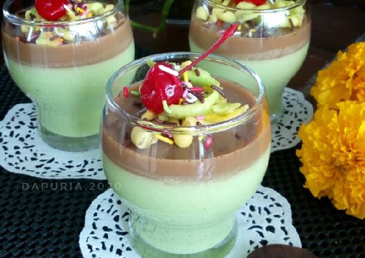 Silky puding avocado coffee milk (puding alpukat kopi)