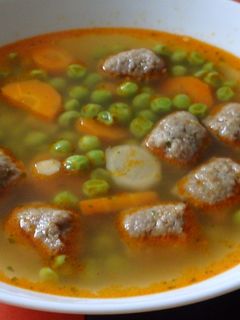 Borsóleves májgombóccal recept fotója