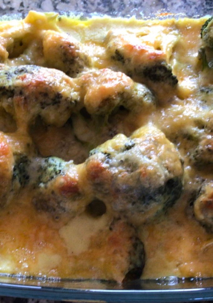 Una foto de Brócoli gratinado en salsa bechamel al curry