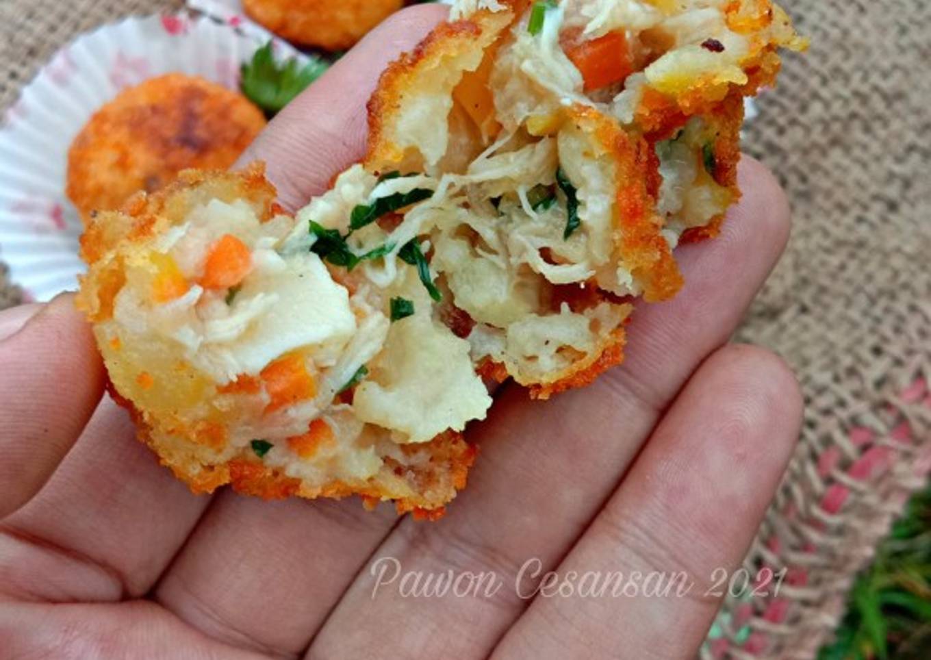 Kroket Kentang (Isian Ayam dan sayur)