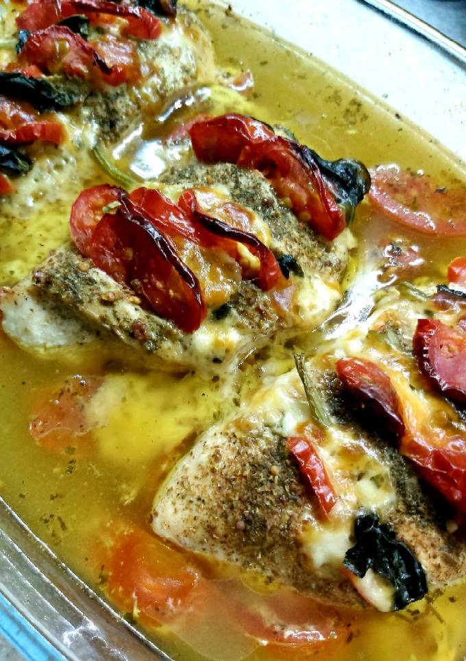 Куряче філе з моцарелою та шпинатом